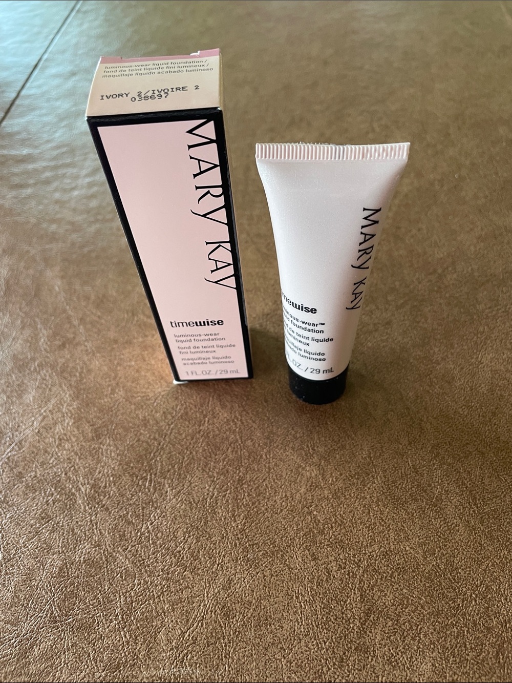 Mary Kay Discontinued  Timewise Luminous Liquid Foundation - Ivory 2 New in Box